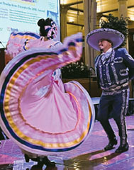 Música De México: Don Mariachi Dazzles With Song and Dance - el